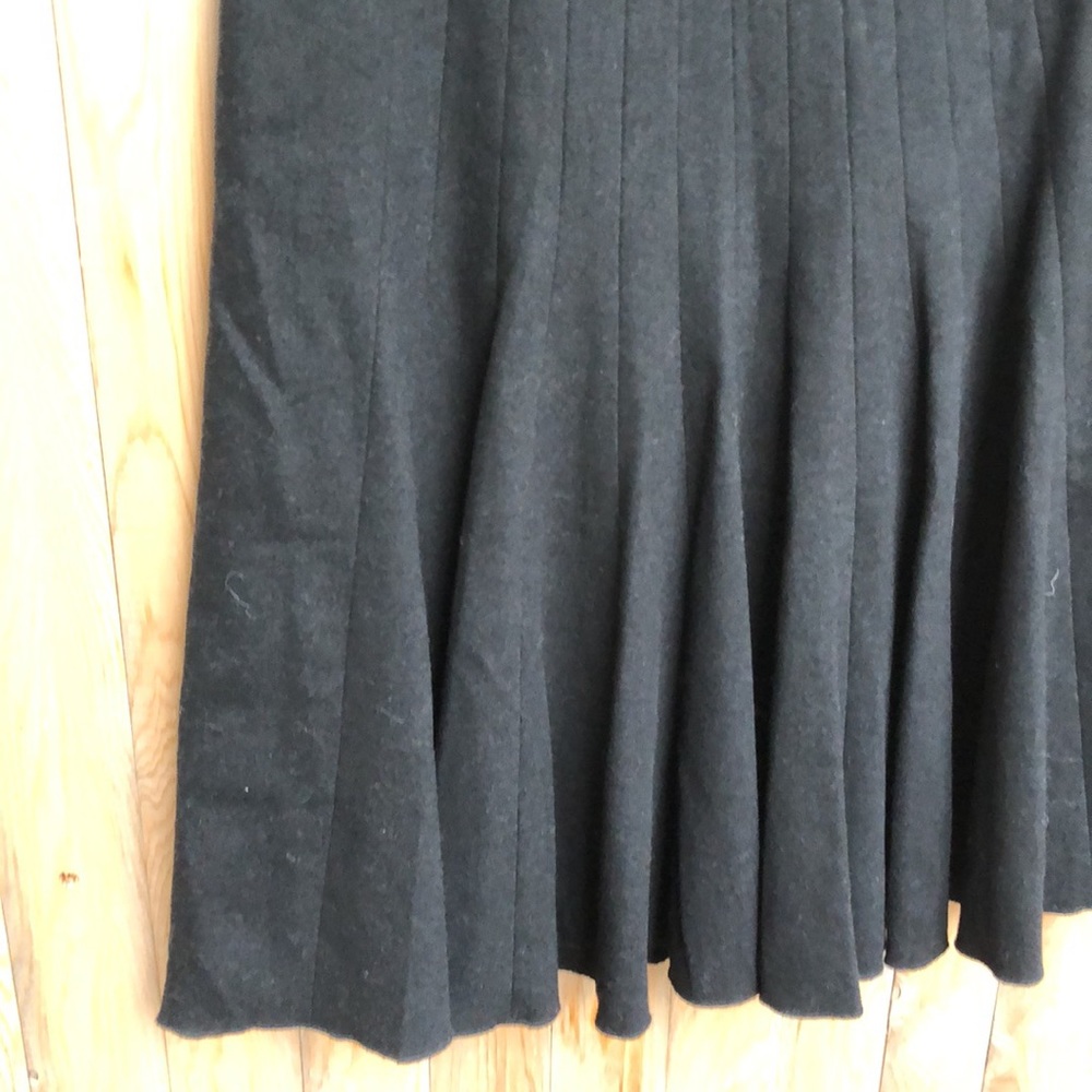 Club Monaco wool blend flowy skirt size 2 black - Picture 3 of 5